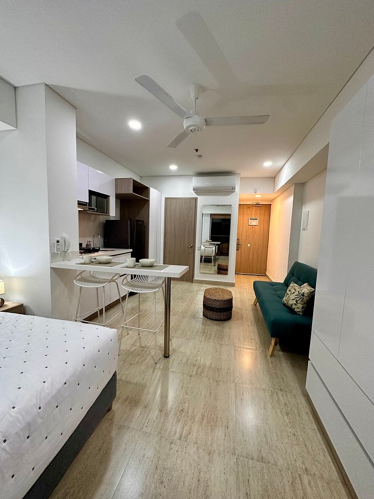 Estilo caribeño con vista al aeropuerto y cerca del mar CB13