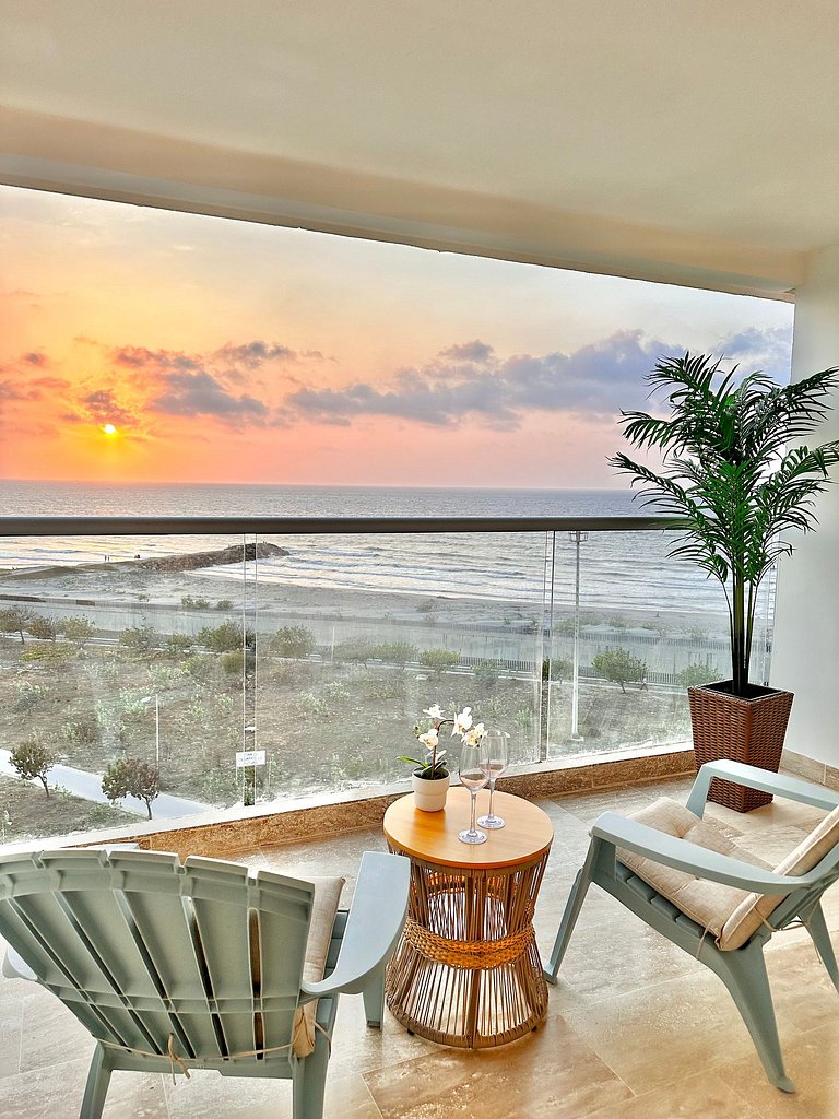 Suite VIP Frente al Mar | Piscinas y Puesta Sol CB715