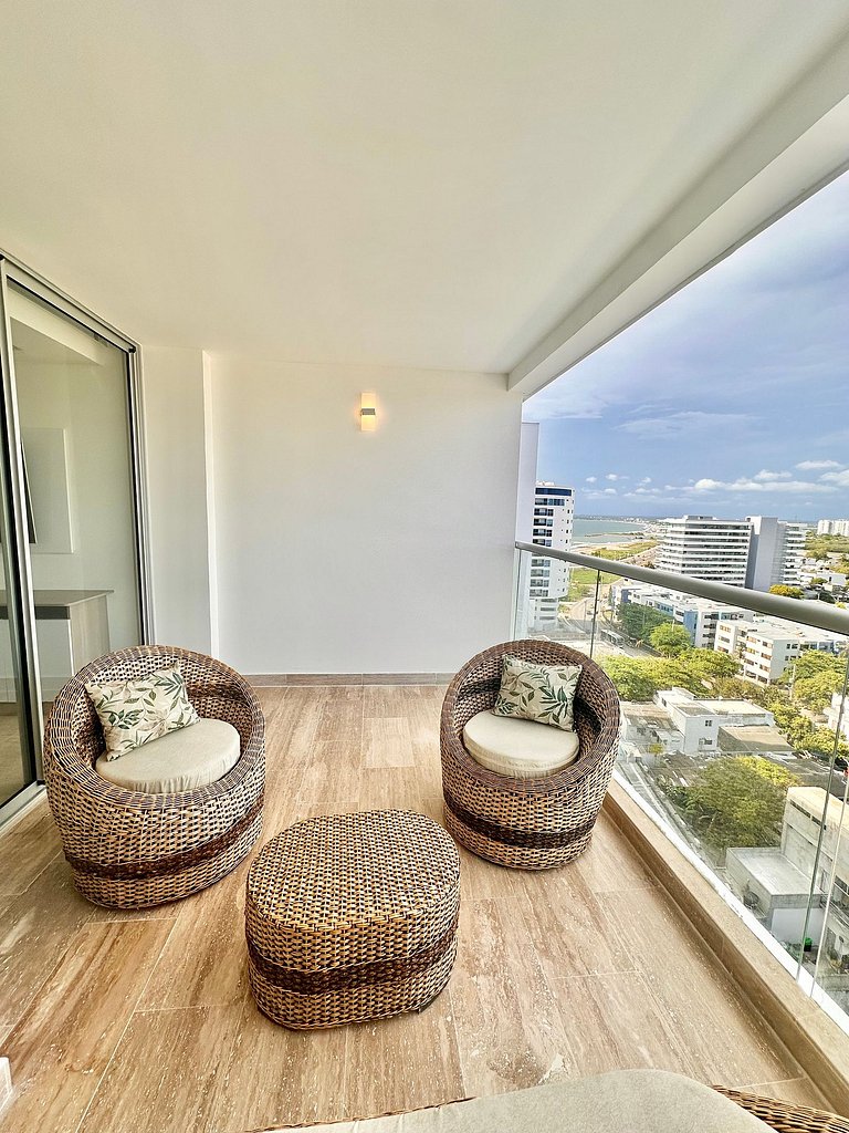 Estilo caribeño con vista al aeropuerto y cerca del mar CB13