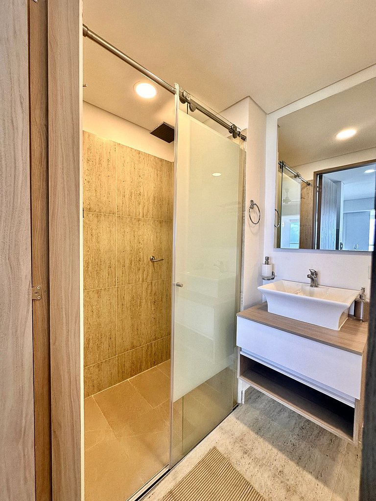 Estilo caribeño con vista al aeropuerto y cerca del mar CB13