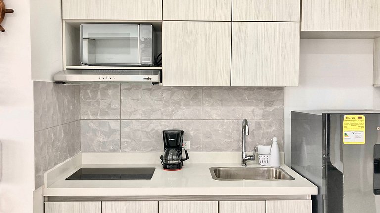 CB726 | Suite moderna frente al mar con balcón y cocina con