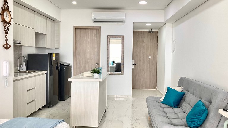 CB726 | Suite moderna frente al mar con balcón y cocina con