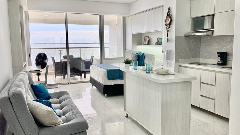 CB726 | Suite moderna frente al mar con balcón y cocina con