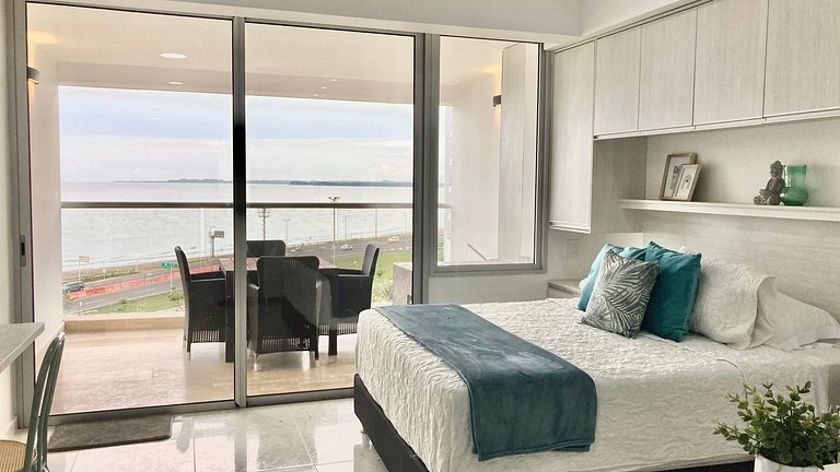 CB726 | Suite moderna frente al mar con balcón y cocina con