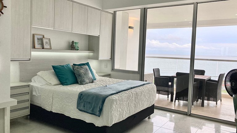 Suite frente al mar + piscina + balcón privado 727