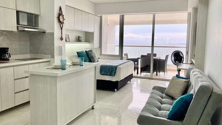 Suite frente al mar + piscina + balcón privado 727