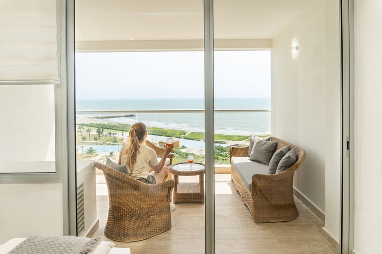 CB 1002 | Suite moderna con vista al mar infinita