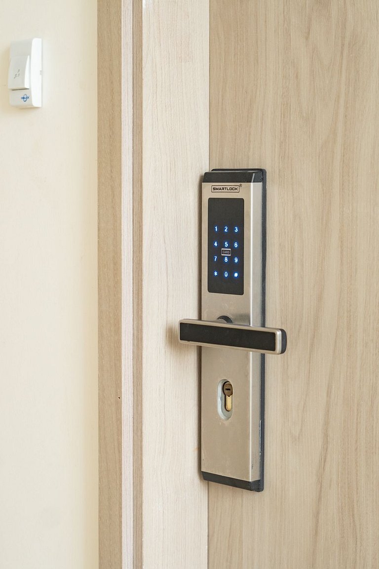 Suite moderna con WiFi rápido, balcón y vista CB1432