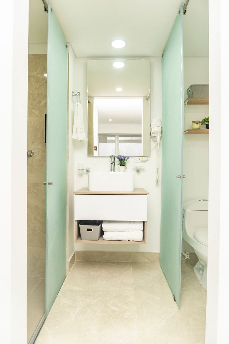 CB937 | Stylish loft piso 9 con balcón y vista ciudad