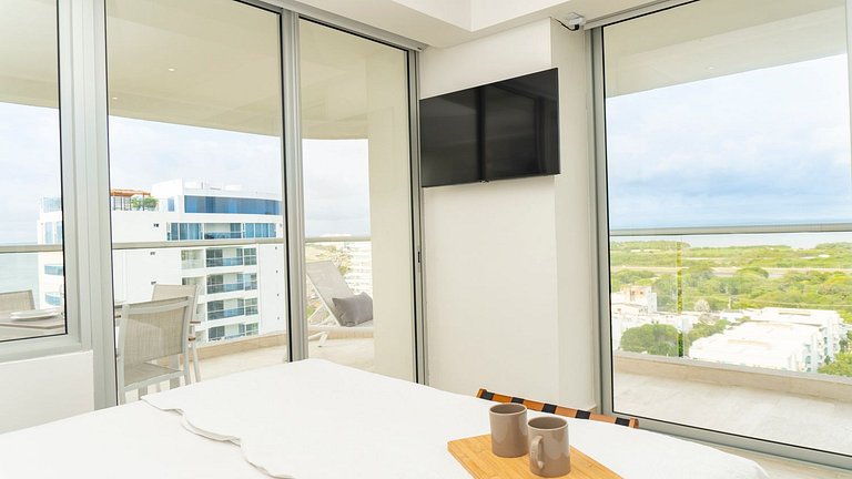 CB1429 | Suite esquina con balcón y vista 180° al mar