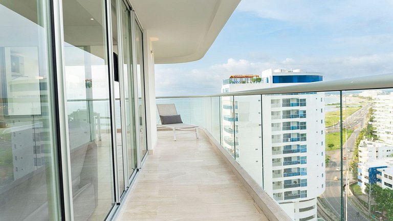 Suite esquina con balcón y vista 180° al mar CB1429