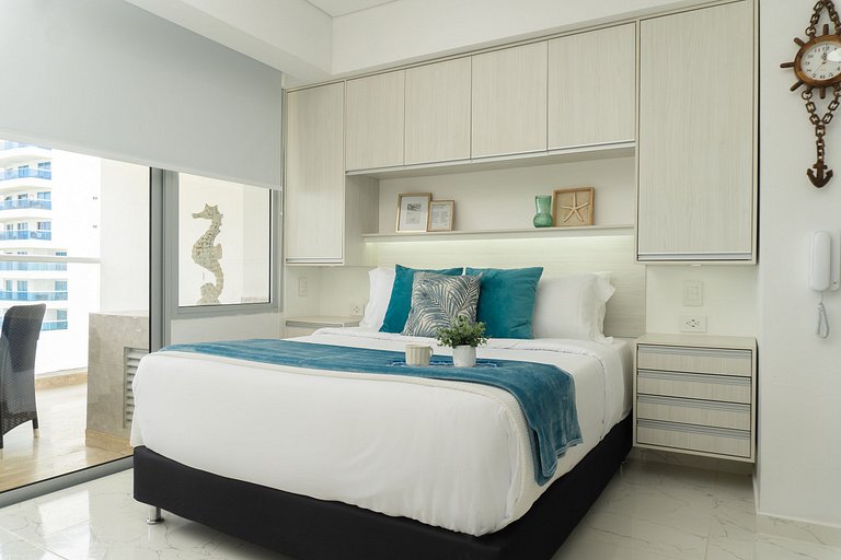 CB726 | Suite moderna frente al mar con balcón y cocina con