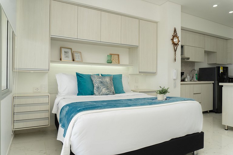 CB726 | Suite moderna frente al mar con balcón y cocina con