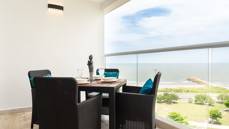 CB726 | Suite moderna frente al mar con balcón y cocina con
