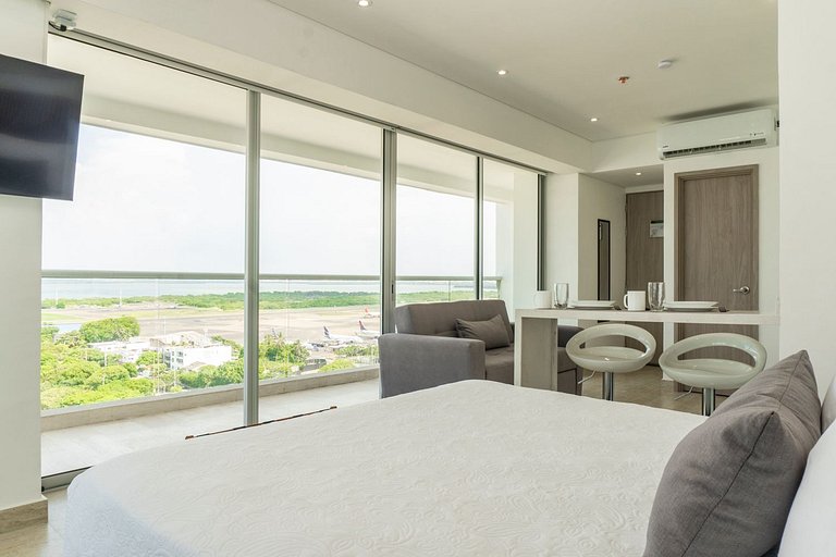 CB1429 | Suite esquina con balcón y vista 180° al mar