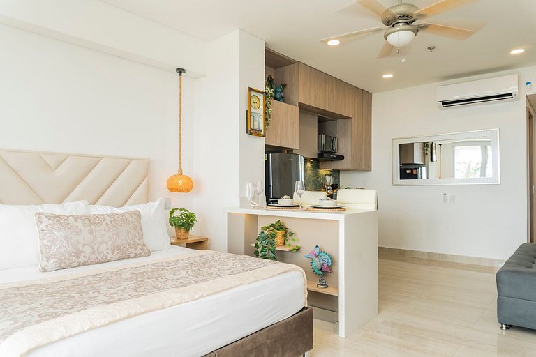 Suite VIP Frente al Mar | Piscinas y Puesta Sol CB715