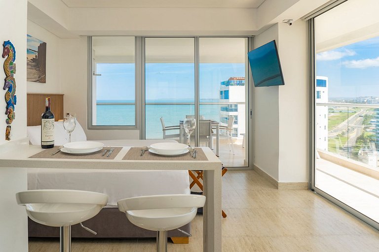 CB1429 | Suite esquina con balcón y vista 180° al mar