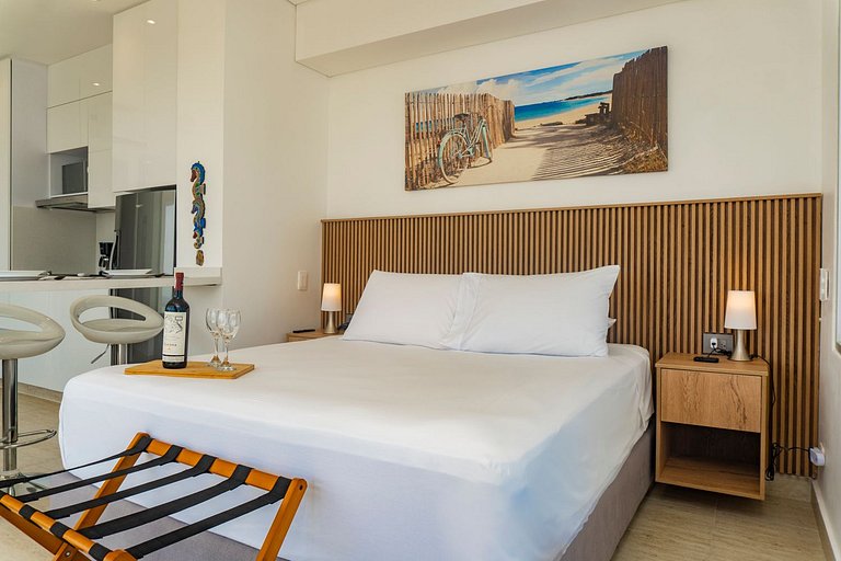 CB1429 | Suite esquina con balcón y vista 180° al mar