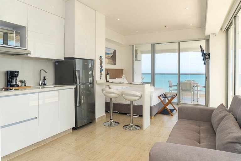 CB1429 | Suite esquina con balcón y vista 180° al mar
