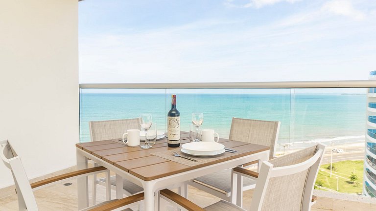 CB1429 | Suite esquina con balcón y vista 180° al mar