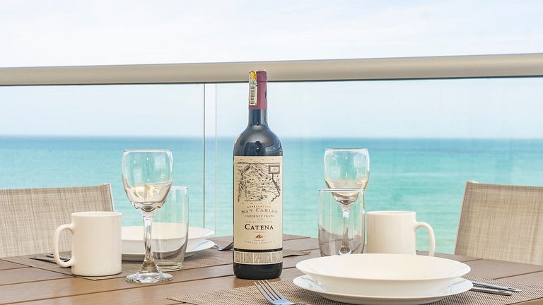 Suite esquina con balcón y vista 180° al mar CB1429