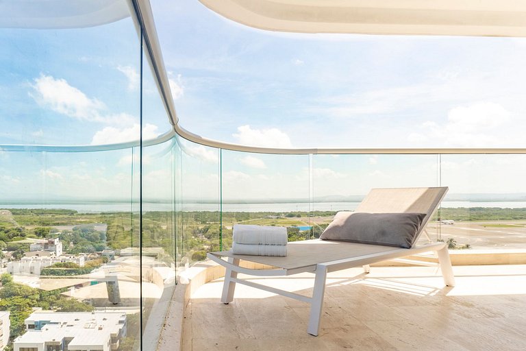 Suite esquina con balcón y vista 180° al mar CB1429