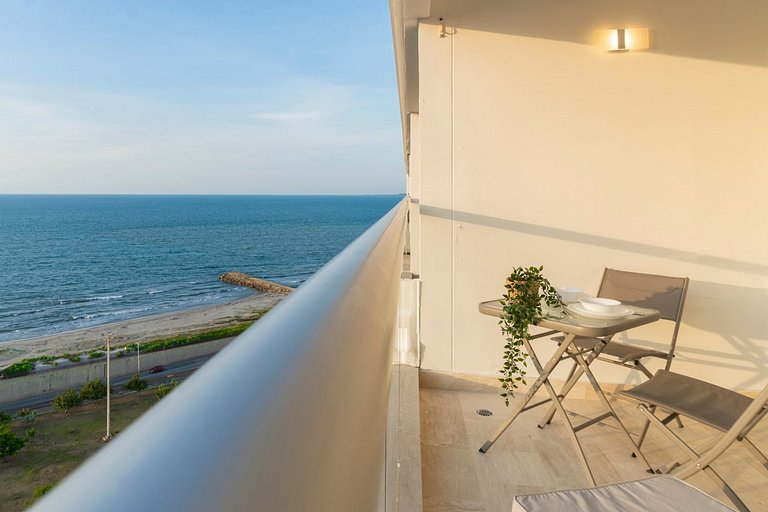 Oceanfront studio + sunset views CB1403