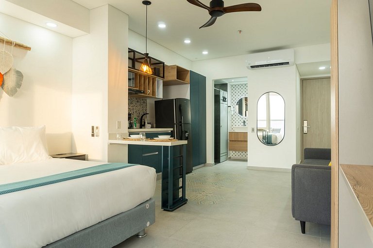 CB1403 | Oceanfront studio + sunset views
