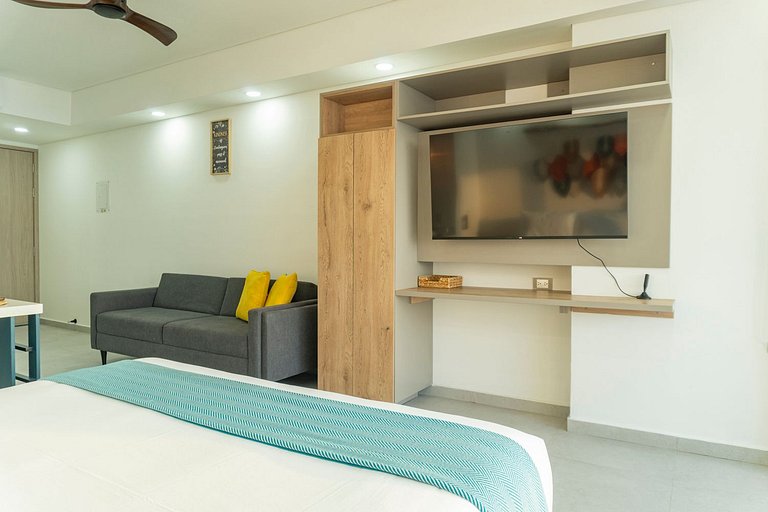 Oceanfront studio + sunset views CB1403