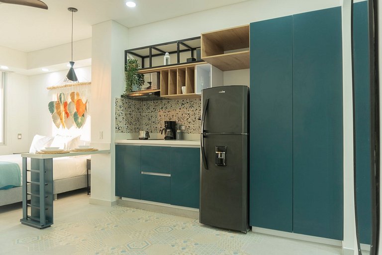 Oceanfront studio + sunset views CB1403