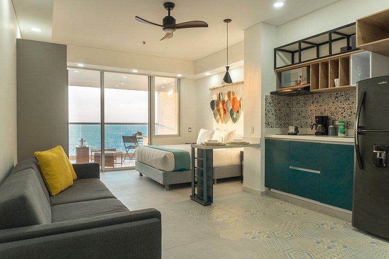 Oceanfront studio + sunset views CB1403