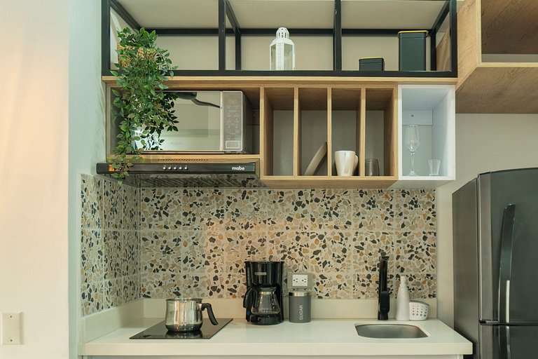 Oceanfront studio + sunset views CB1403