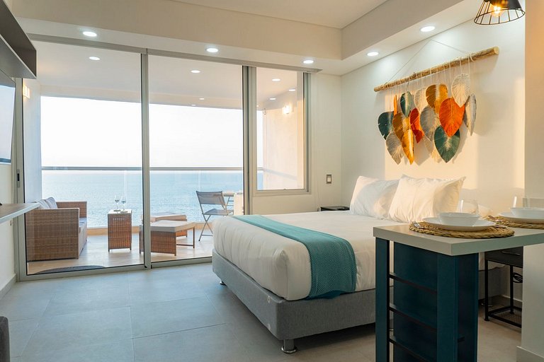 Oceanfront studio + sunset views CB1403