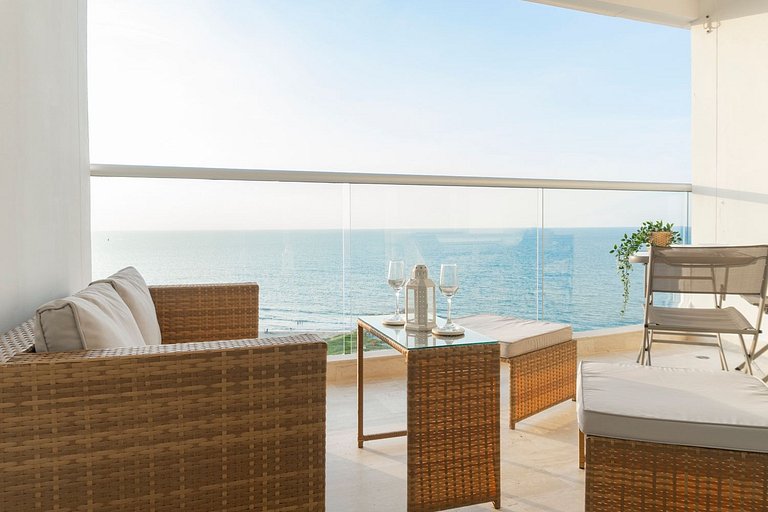 Oceanfront studio + sunset views CB1403