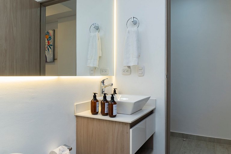 CB1631 | Piso 16 con balcón y vista panorámica