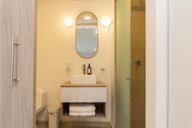 Suite Cama King | Balcón + Piscina | CB634