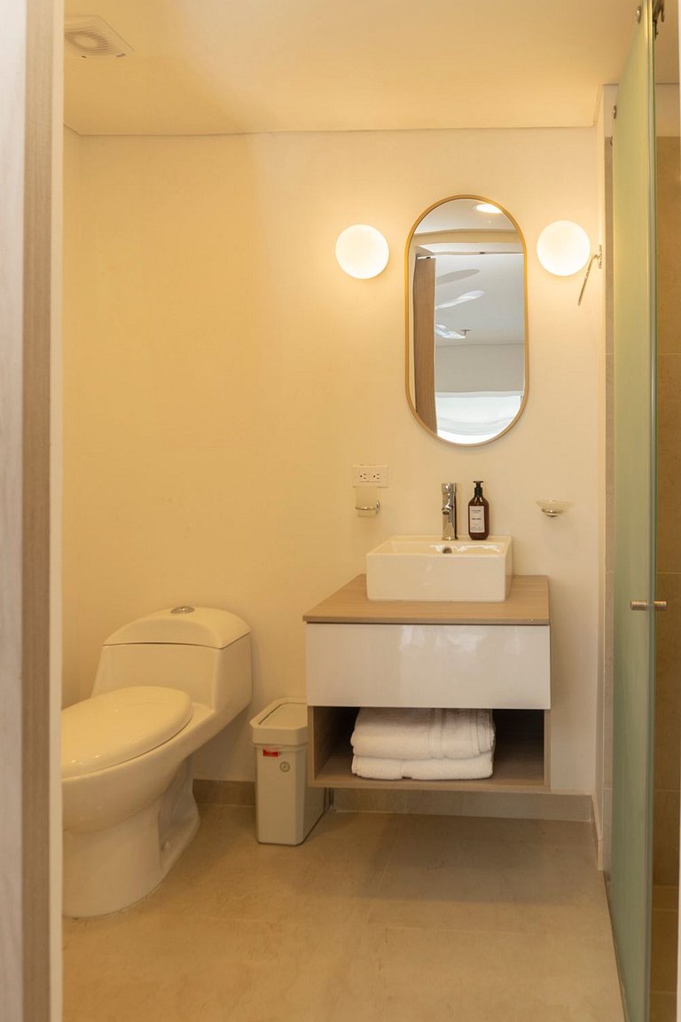 Suite Cama King | Balcón + Piscina | CB634