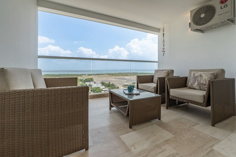 CB1637 | Último Piso con Vista Costera y Balcón