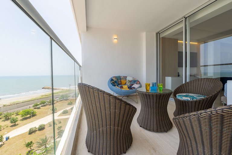 CB910 | Suite frente al mar con diseño moderno y balcón priv