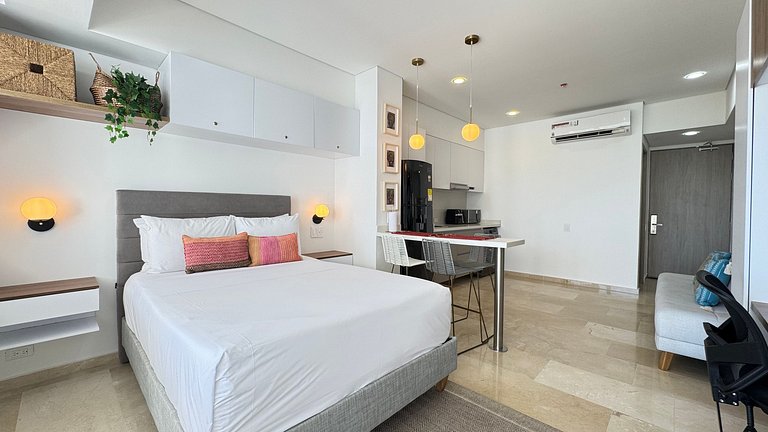 CB1545 Suite Moderna con Balcón Vista al Lago