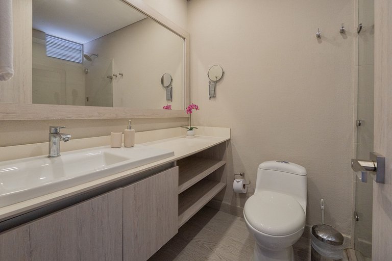 Lujoso, vista y jacuzzi privado 2BD MQ1206