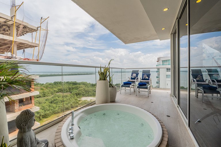Lujoso, vista y jacuzzi privado 2BD MQ1206