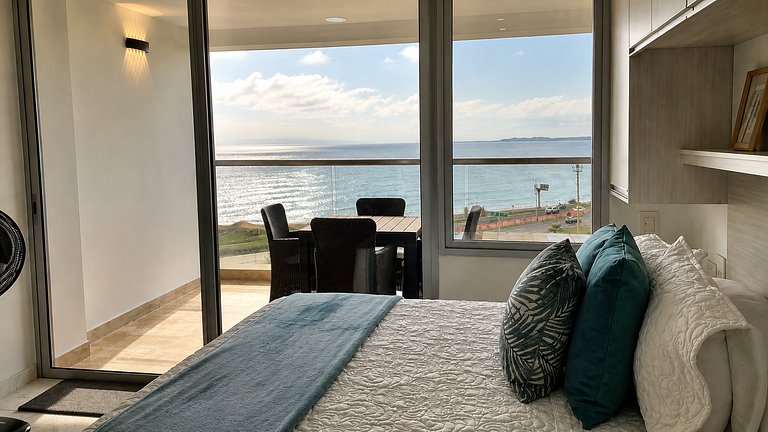 CB726 | Suite moderna frente al mar con balcón y cocina con
