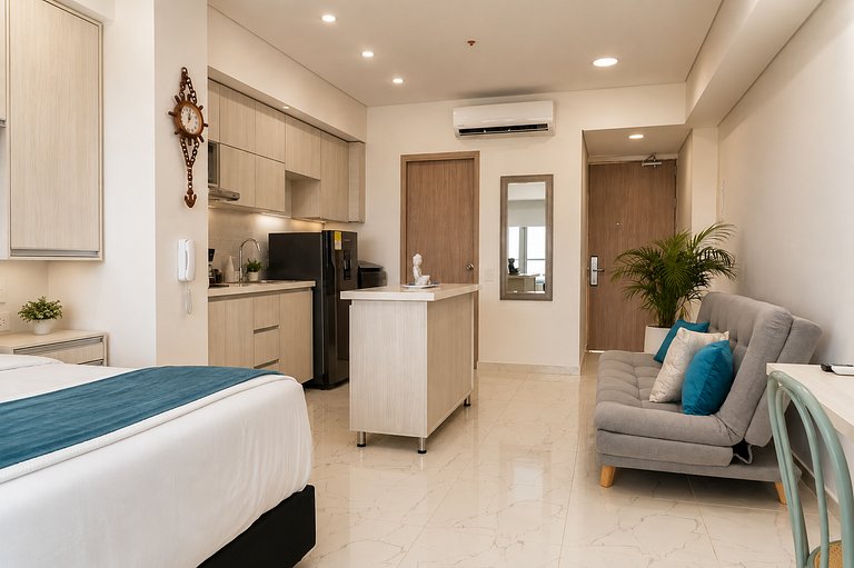 CB726 | Suite moderna frente al mar con balcón y cocina con