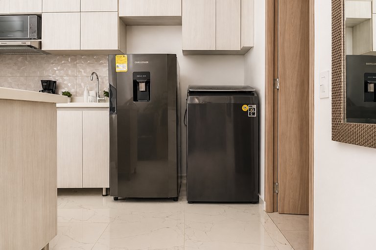 CB726 | Suite moderna frente al mar con balcón y cocina con