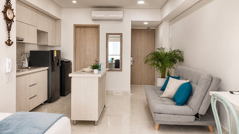 CB726 | Suite moderna frente al mar con balcón y cocina con