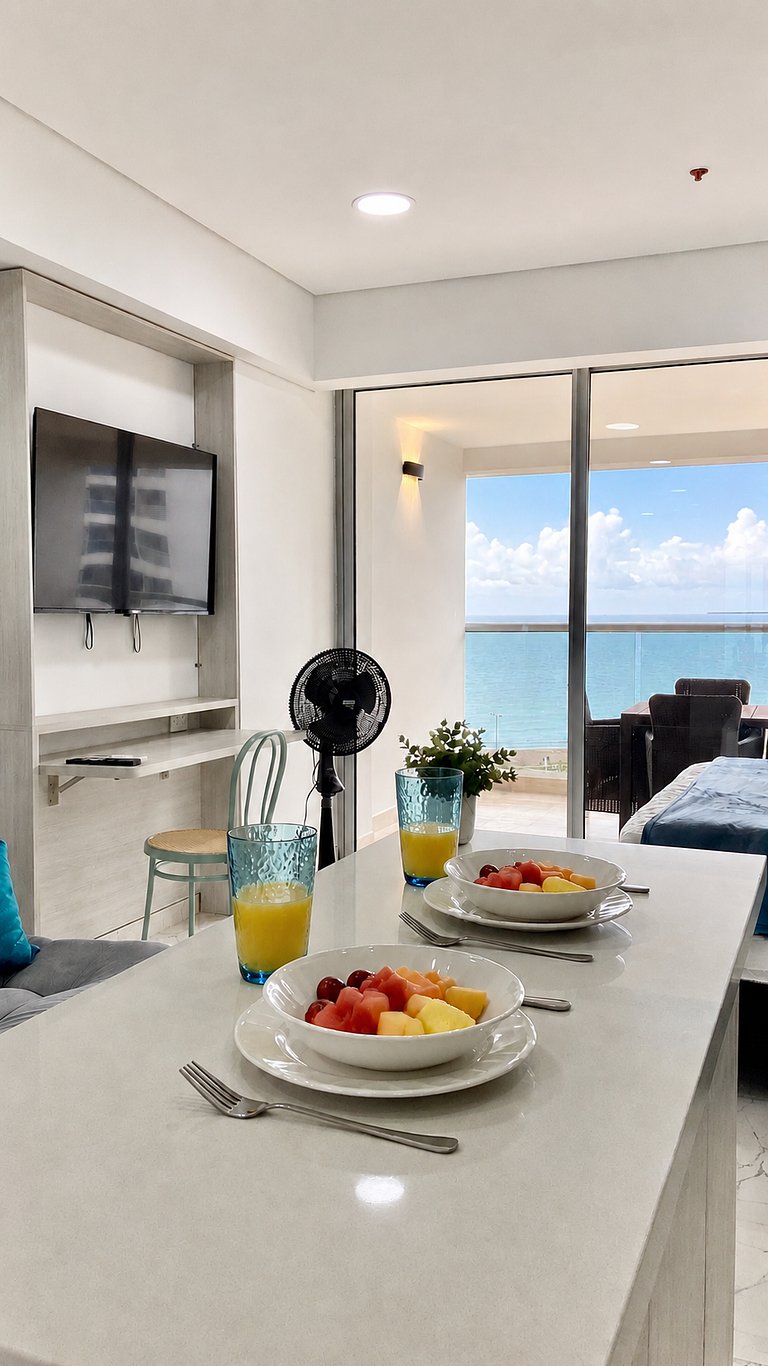 CB726 | Suite moderna frente al mar con balcón y cocina con
