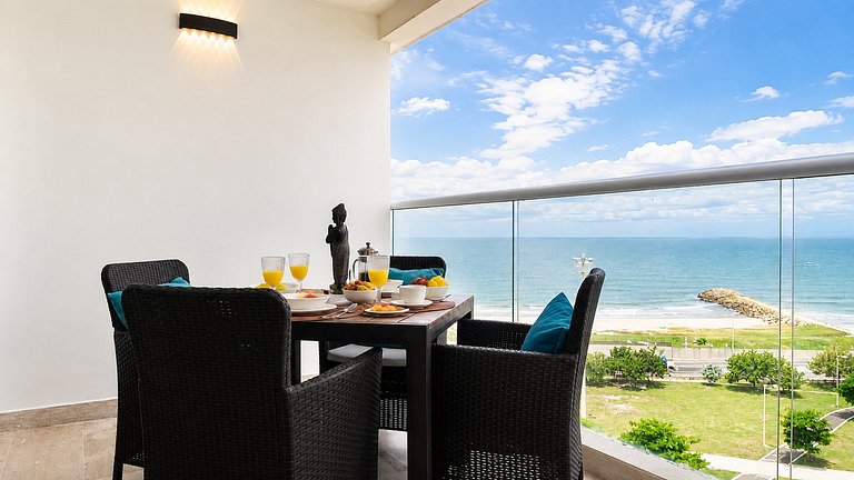 CB726 | Suite moderna frente al mar con balcón y cocina con