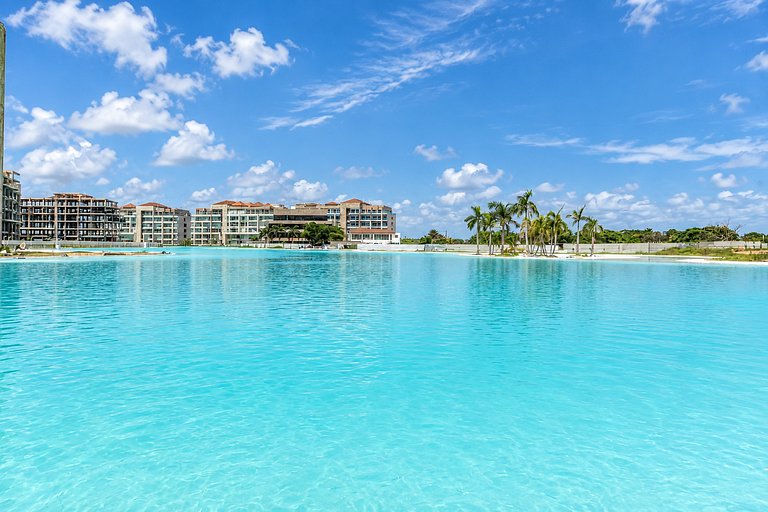 Baia Kristal: playa privada, laguna y balcón