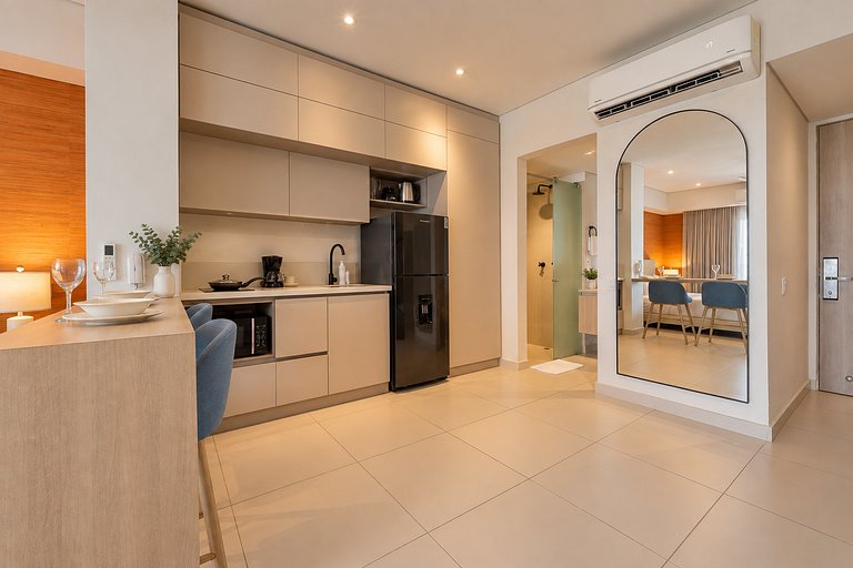Suite con balcón, piscina y vista panorámica CB741